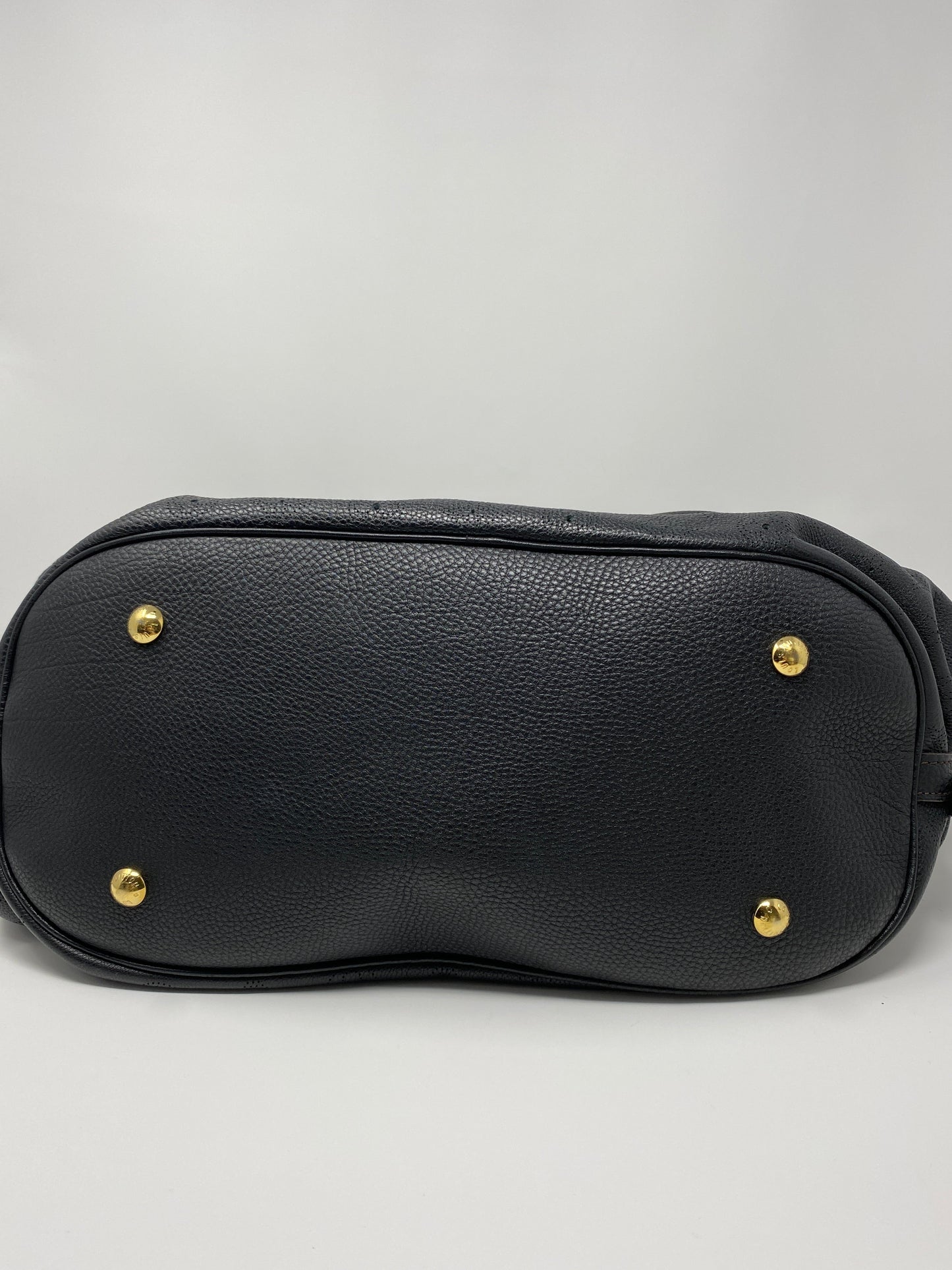 LOUIS VUITTON MAHINA XL BLACK LEATHER