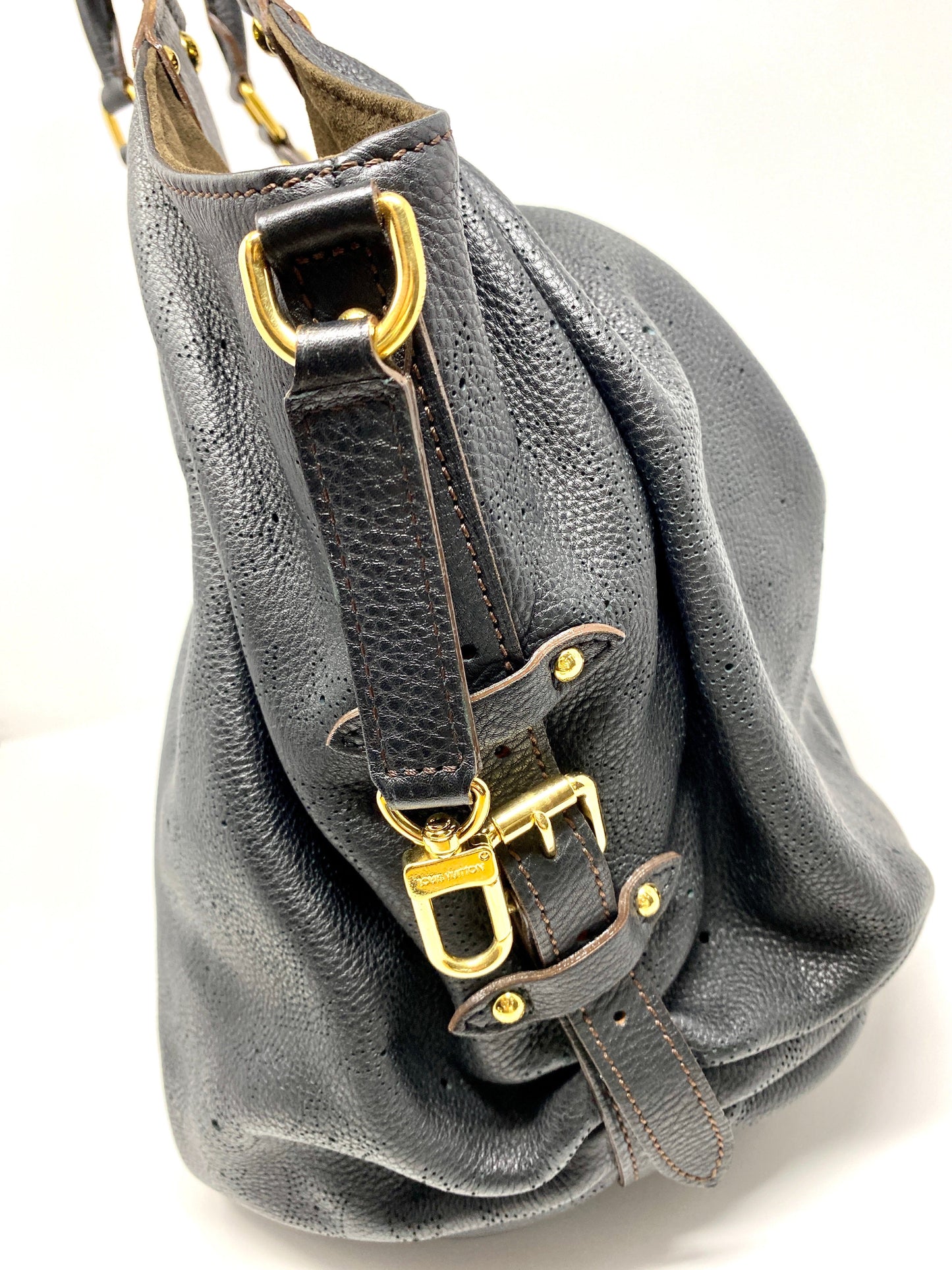 LOUIS VUITTON MAHINA XL BLACK LEATHER